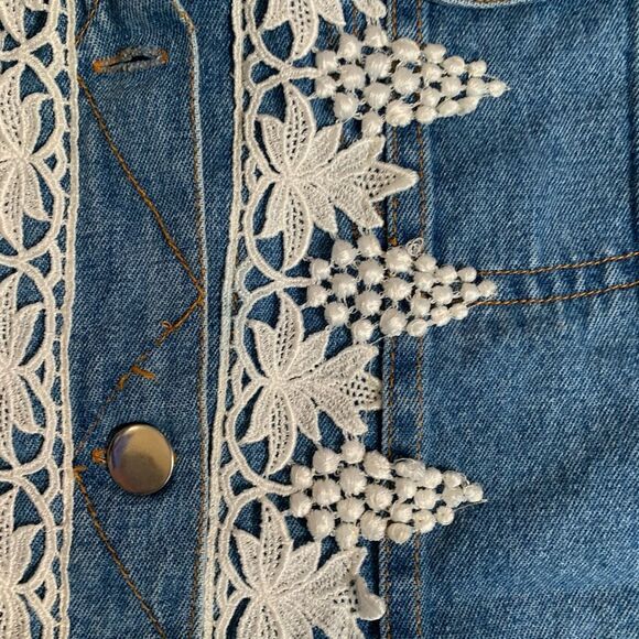 Upcycled Vintage Chambray Denim Vest White Lace Trim Small Custom OOAK Bohemian - Picture 9 of 11